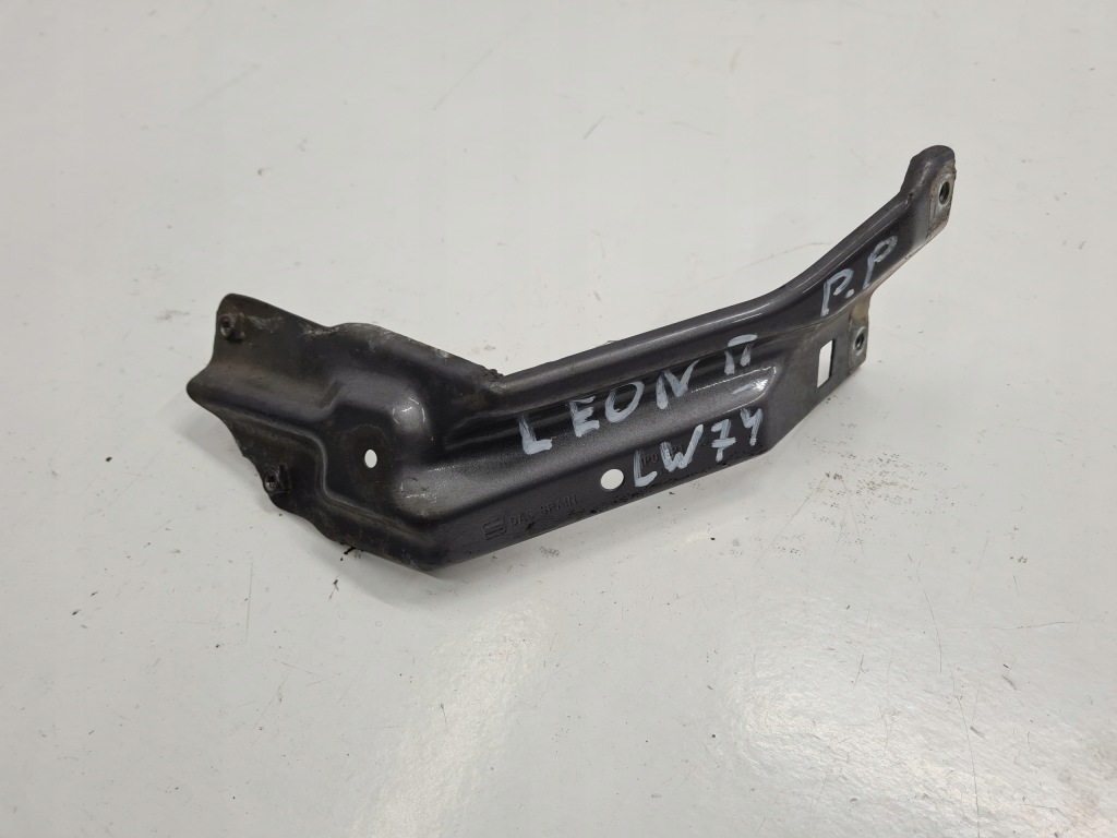фото №1, Seat leon ii 08r кронштейн крила правий перед lw7y 1p0321136