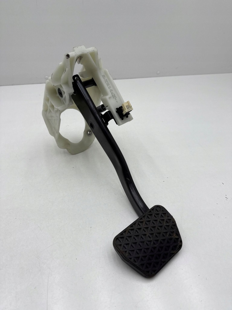 фото №1, Bmw 1 f20 f21 2018 педаль гальма 175445