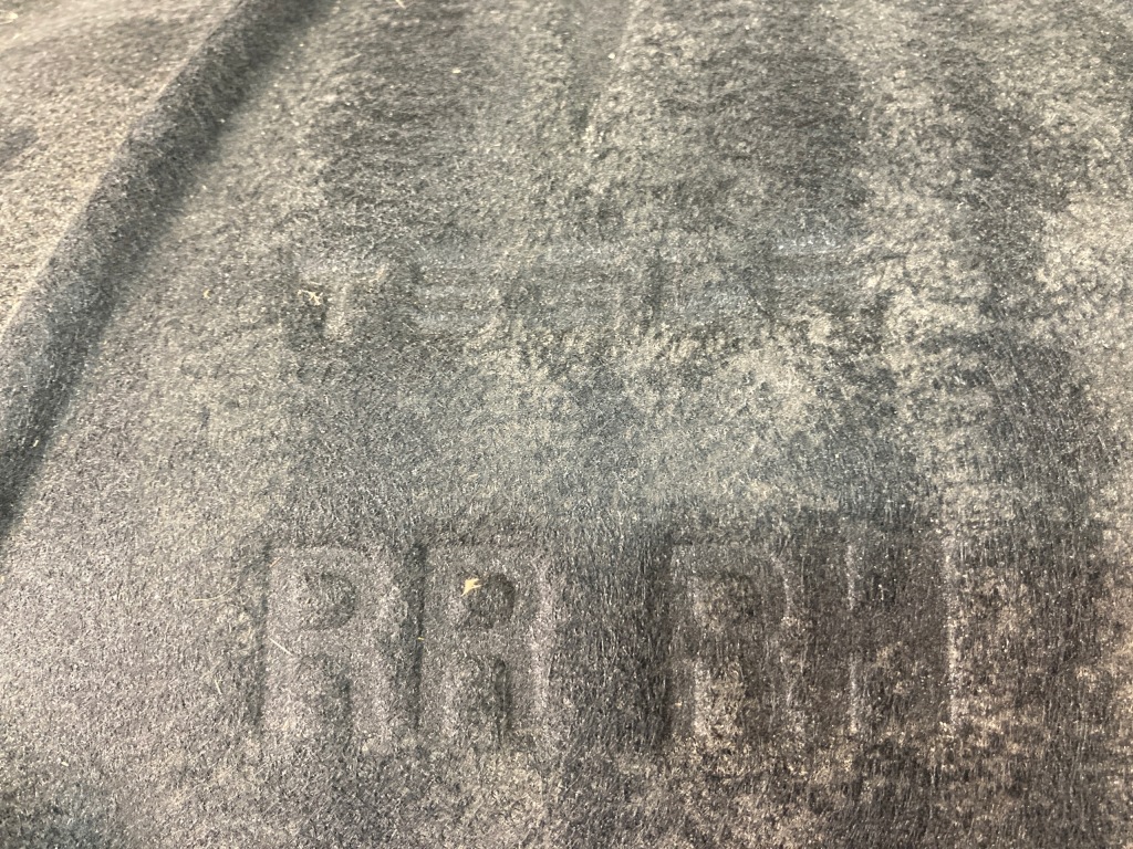 Підкрилок праве задні tesla y Недорого