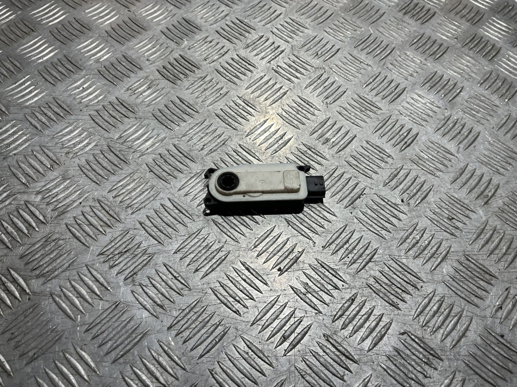 фото №1, Sandero iii stepway моторчик жалюзи 6477r1012a