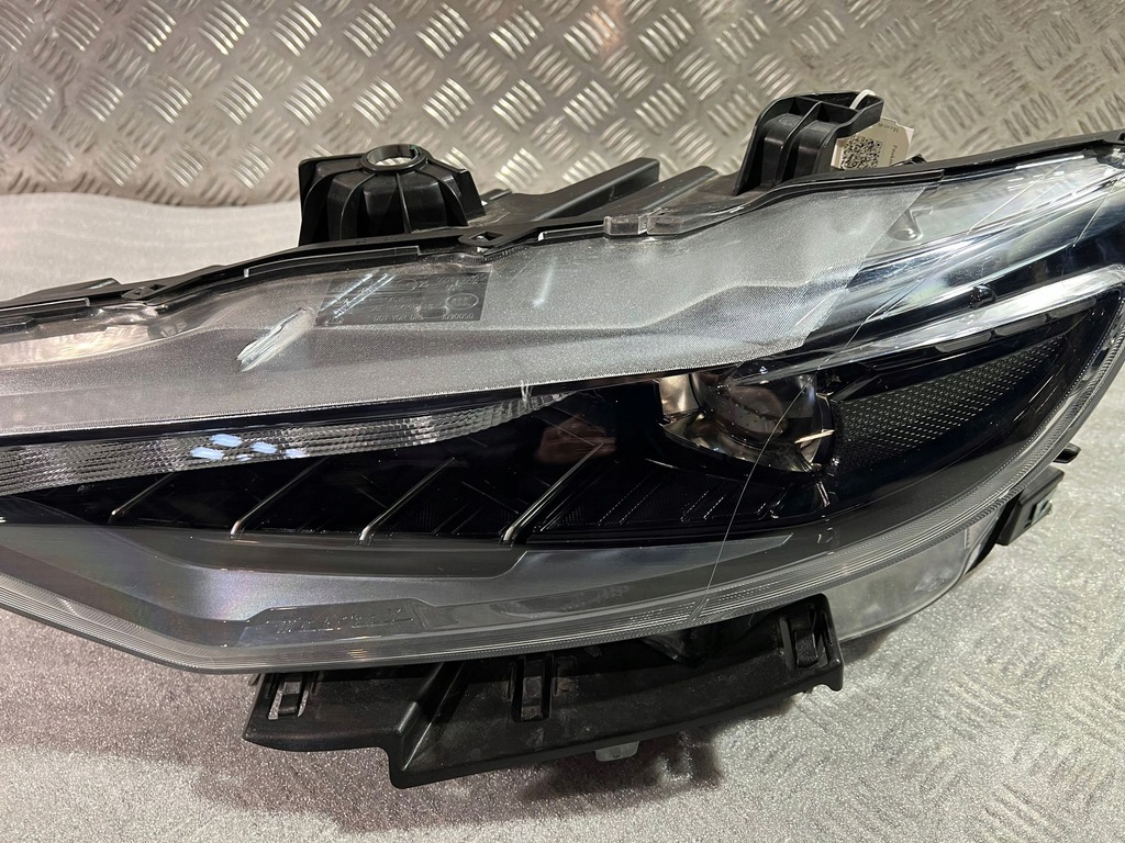 фото №10, Maserati levante 2020 комплект лампы передние / комплект 06701595410