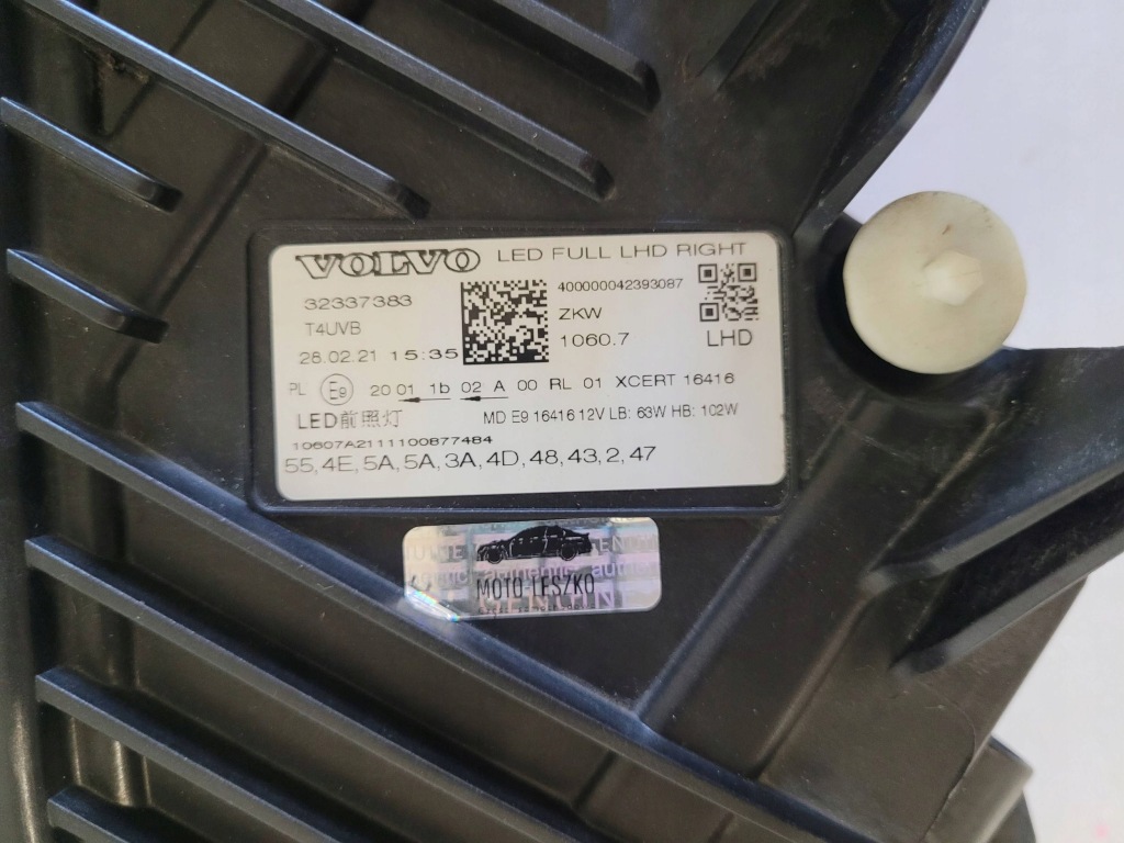 Volvo xc60 2 2 рестайлинг  фара правый  full led система правая  32337383 Оригинал