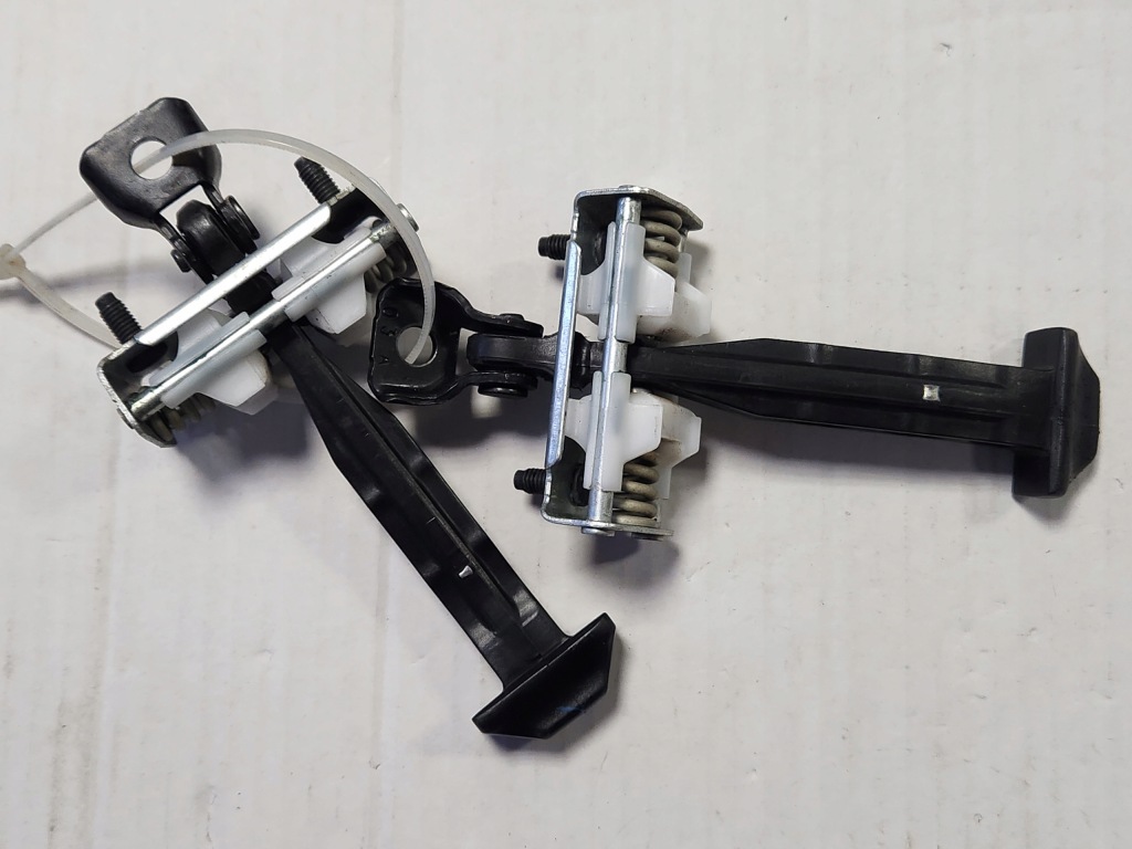 фото №1, Ограничитель дверь ford fiesta mk8 oryg.