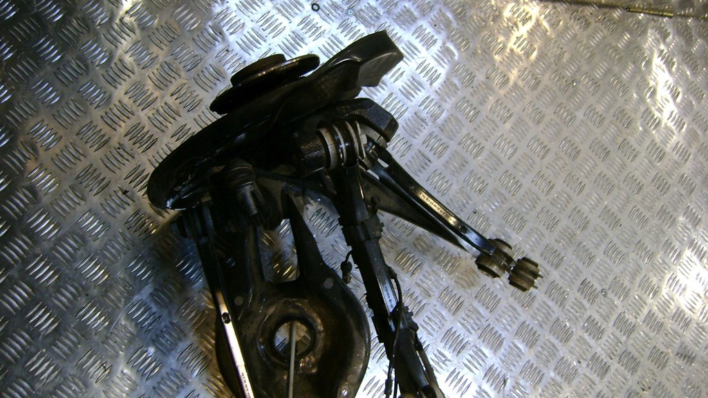 фото №7, Bmw 3 f30 поворотный кулак ступица рычаг разные