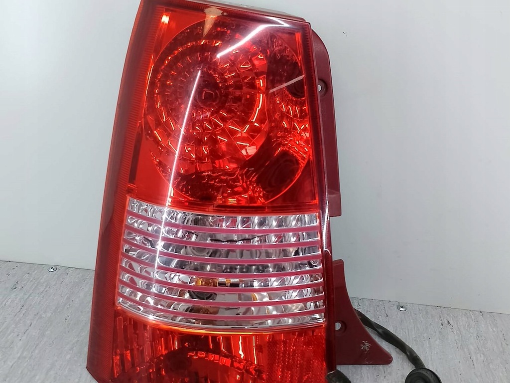 фото №1, Лампа задняя левая kia picanto i 92401-070 хэтчбек