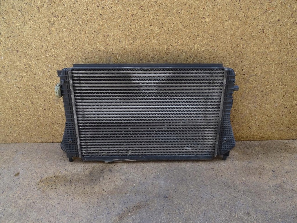A3 8p golf vi leon 2 1.6 tdi радіатор повітря інтеркулер 1k0145803bm Доставка