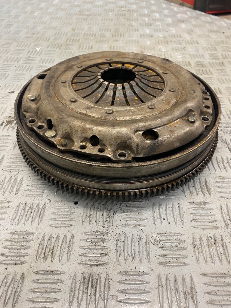 Сцепление колесо двухмассовый диск прижим mercedes w124 2.0b 0062503504 в Украине