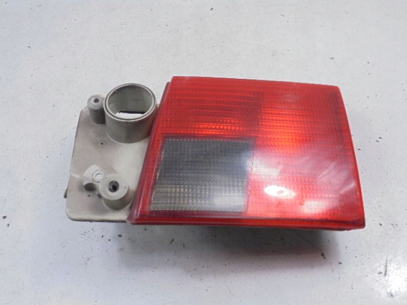 фото №9, Audi a6 c4 лампа задня права з кришки kombi