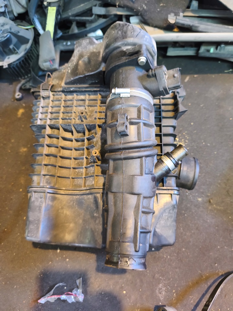 фото №7, Alfa romeo 147 00-04 корпус фільтра повітря витратомір 1.9 jtd