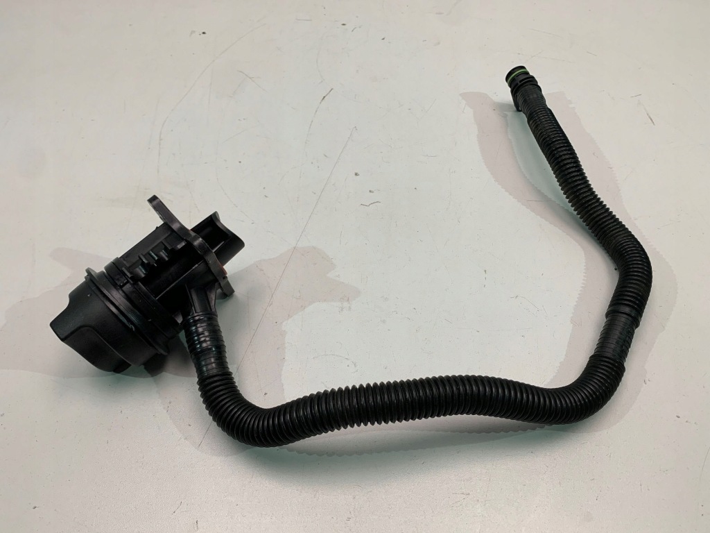 Купити Mercedes a35 w177 кришка заливної пального a2600104900