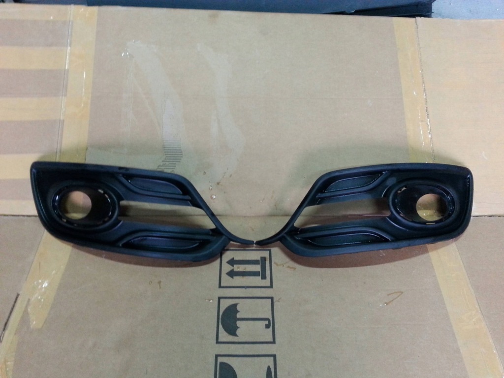 фото №1, Решітка бампера права megane iii lift 13-