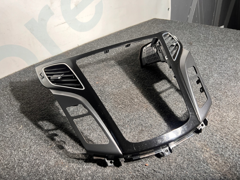 фото №1, Hyundai i40 рамка навигации решётка обдув