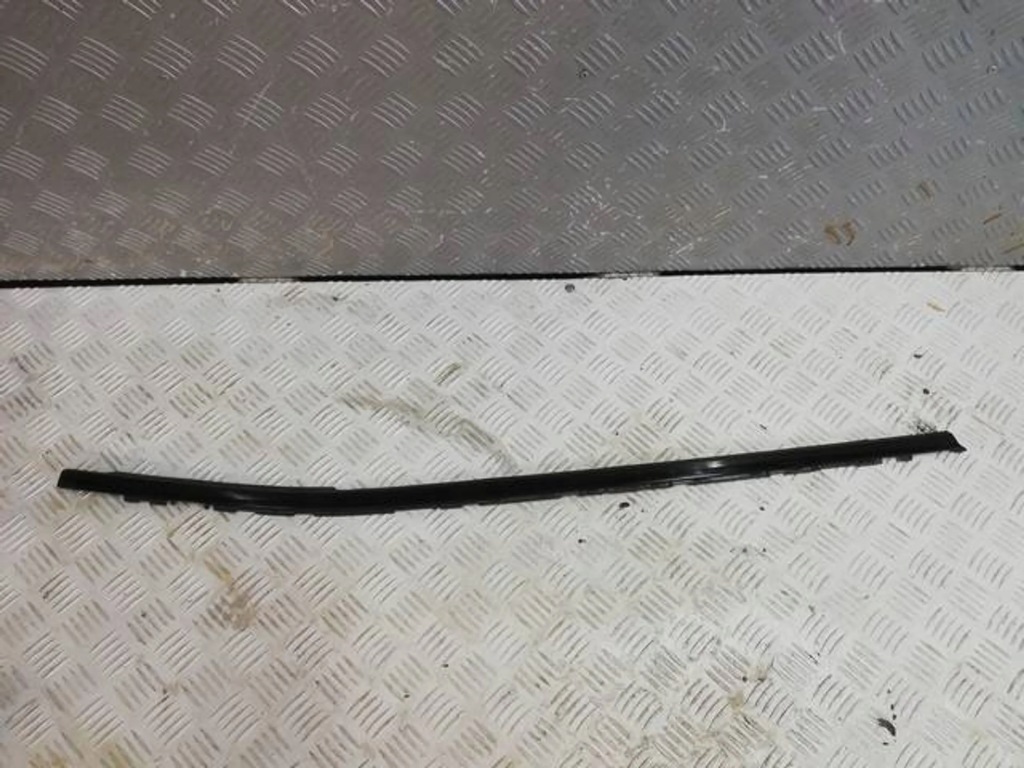 фото №1, Молдинг уплотнитель задняя правая ds4 ii model