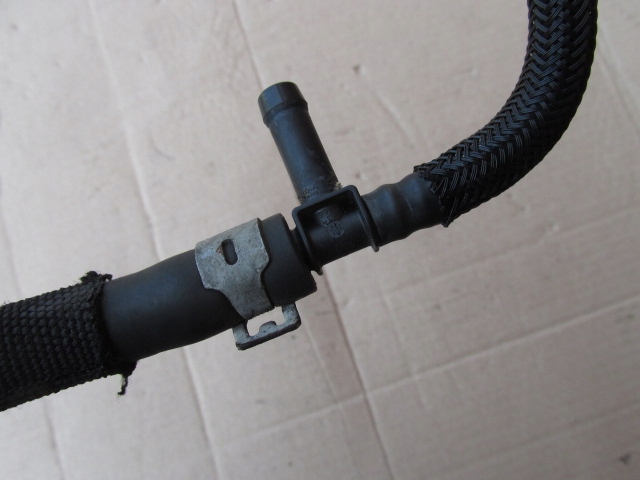 Audi a8 d3 рестайлинг  3.0 tdi шланг пабтрубок  радиатора воды 059121086f Недорого