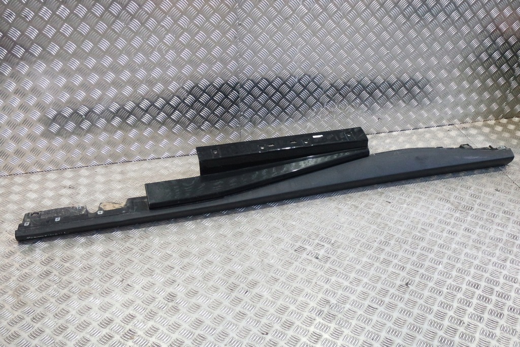 фото №1, Молдинг поріг ліва накладка поріг ferrari portofino 888258 1