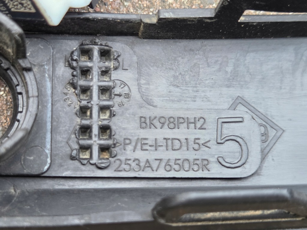 Clio iv рестайлинг  решётка бампера под pdc+czujnik левое  перед 601990085r 16-2020 Цена