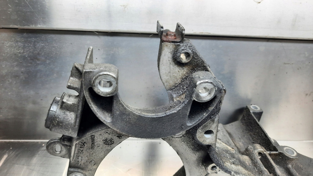 фото №2, Кронштейн двигуна 8200154164 renault espace iv 2.2 dci