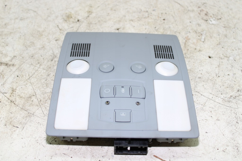 фото №1, Audi a8 d3 лампа освещение кабины 4e0947111k