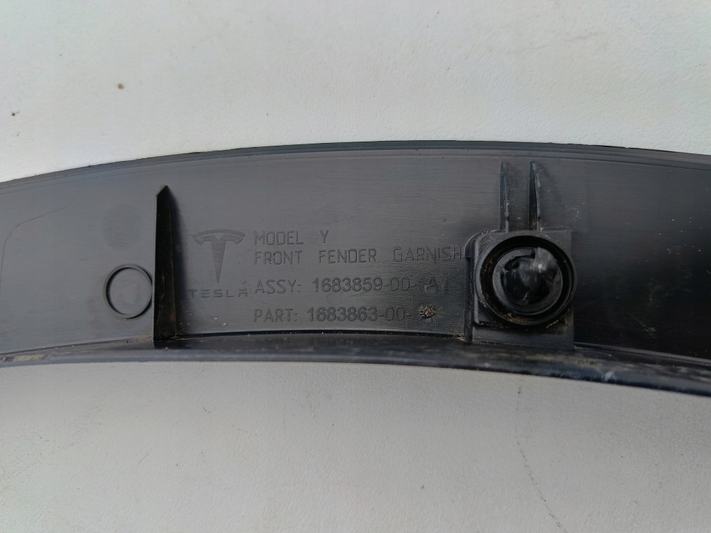 Tesla model y my 20- накладка молдинг крыла левый перед 1683863-00-a в Украине