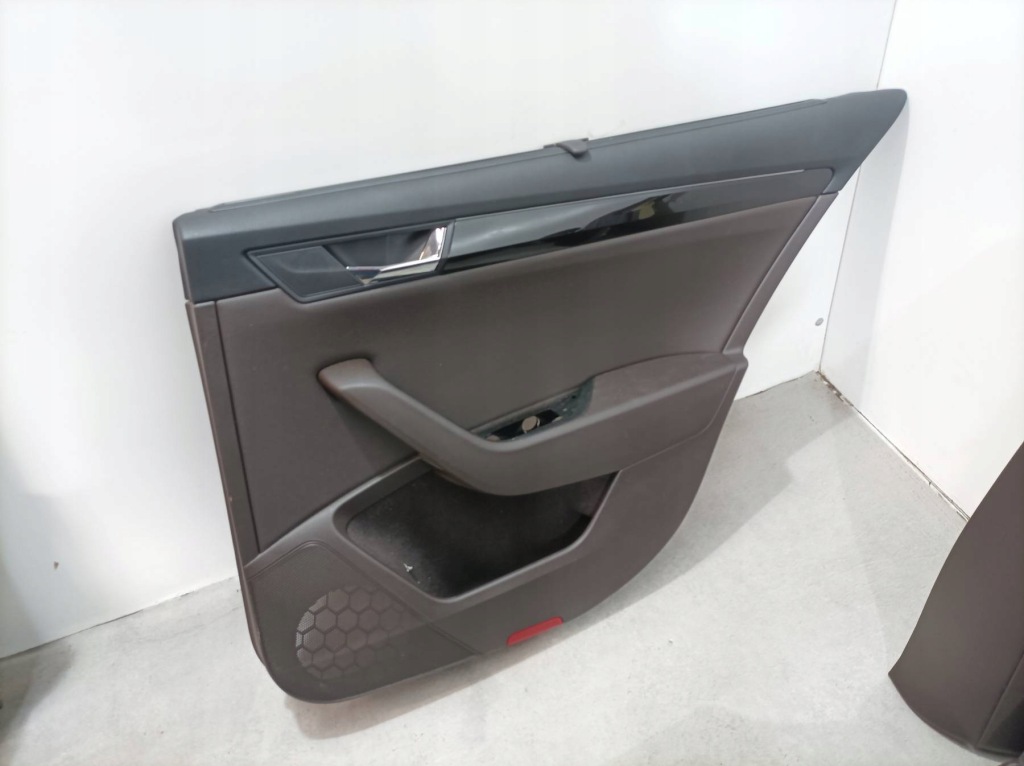 фото №11, Сидіння заднє сидіння обшивки вентильовані laurin klement коричневий skoda superb iii