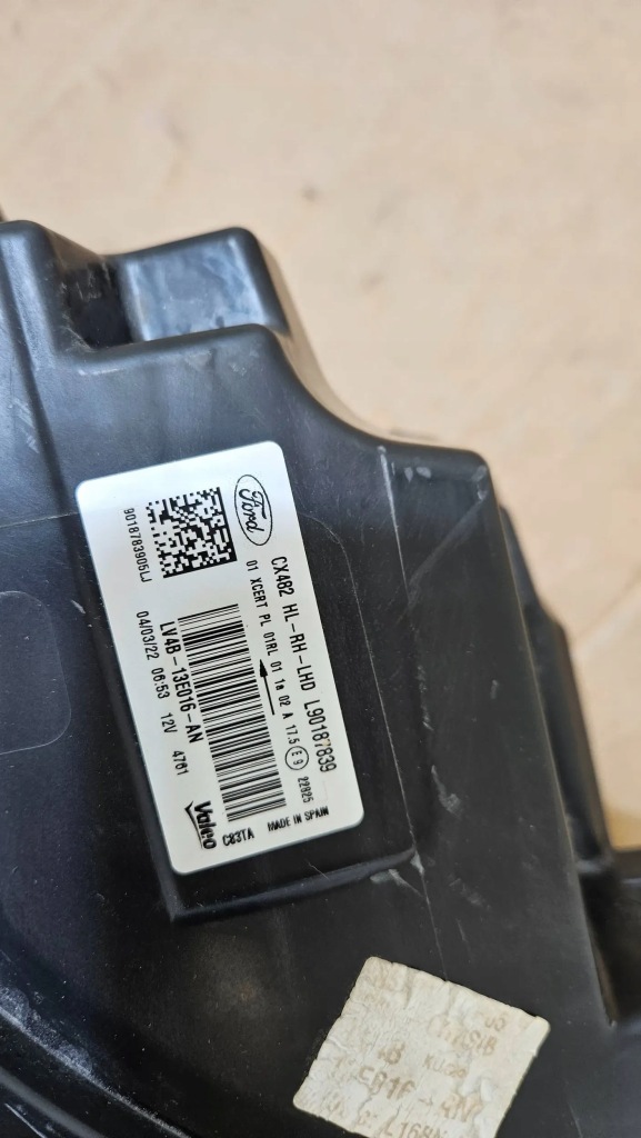 Фара перед передняя правый  ford kuga mk3 рестайлинг  full led lv4b-13e016-an Оригинал