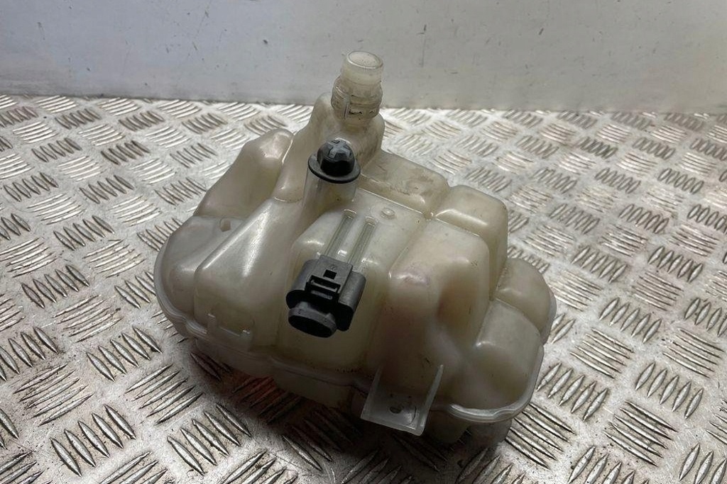 фото №8, Бачок расширительный audi a6 allroad 4gh, 4gj 4g0121403j дизель 230kw