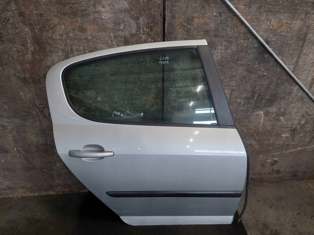 Купити Дверей комплектна  правий задній peugeot 407 1 седан ezrc