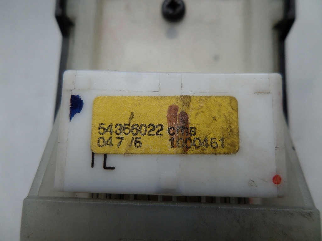 фото №8, Панель керування вікон лівий перед водія двері toyota avensis eu europa