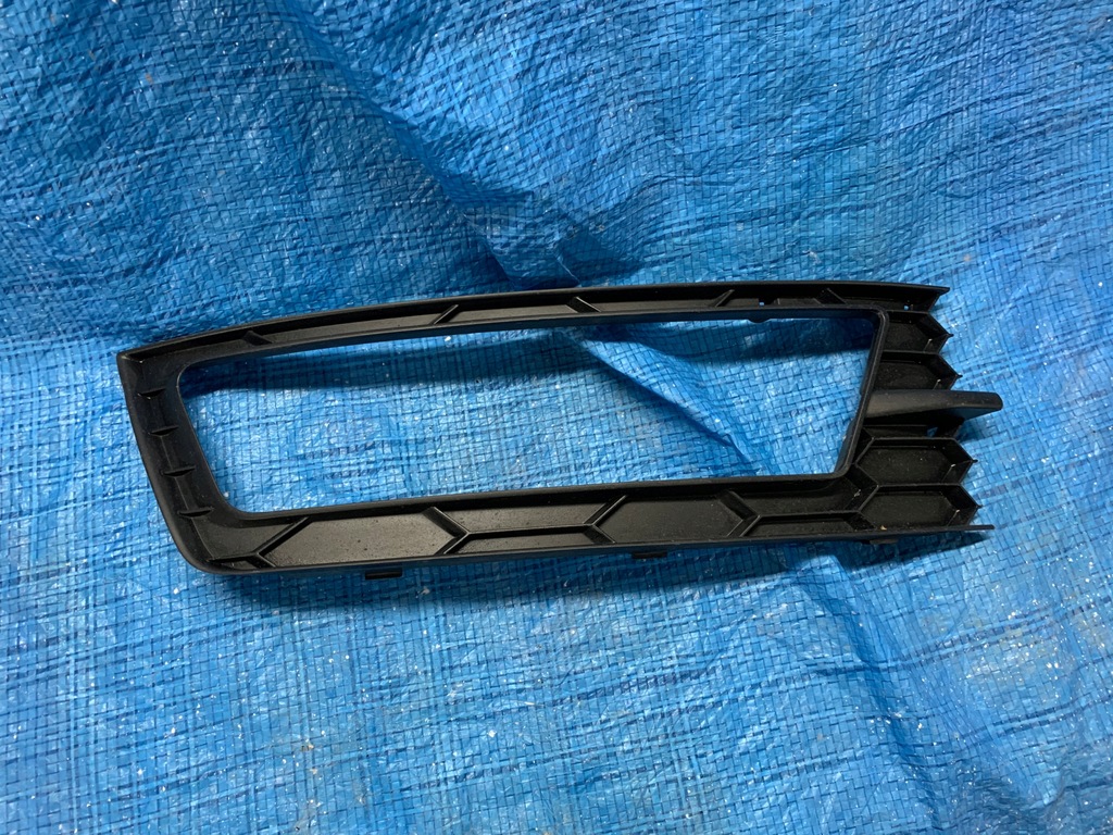 фото №1, Skoda оригінальний номер 5ja807682 решітка бампера передній p