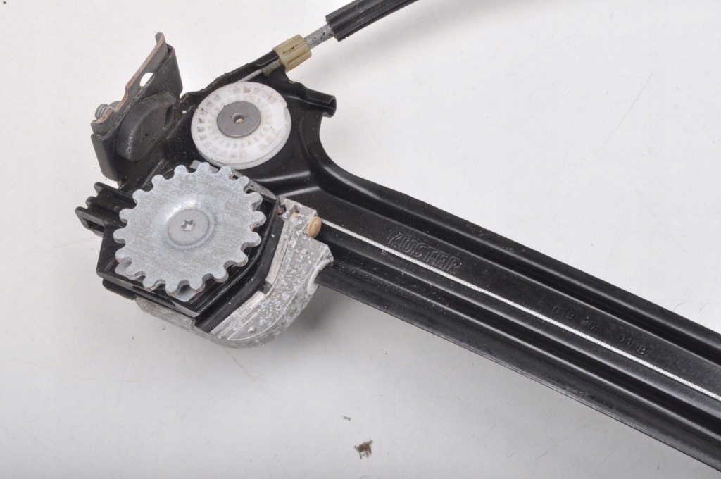 Maserati ghibli iii подъемник стекло правый перед 670102267 в Украине