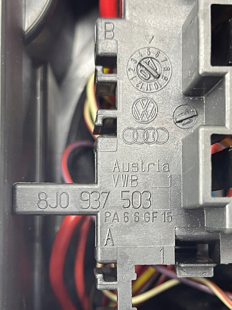 фото №11, Audi tt 8j 2.0 tfsi коробка запобіжників комплектна!