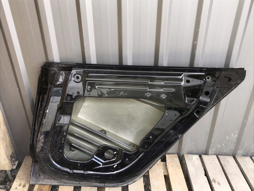 Дверь правое  задняя задняя tesla model 3 Киев