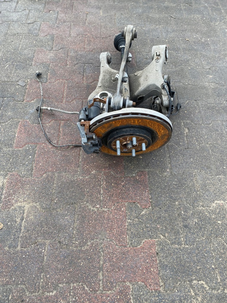 фото №1, Range rover velar поворотный кулак правая задняя рычаги