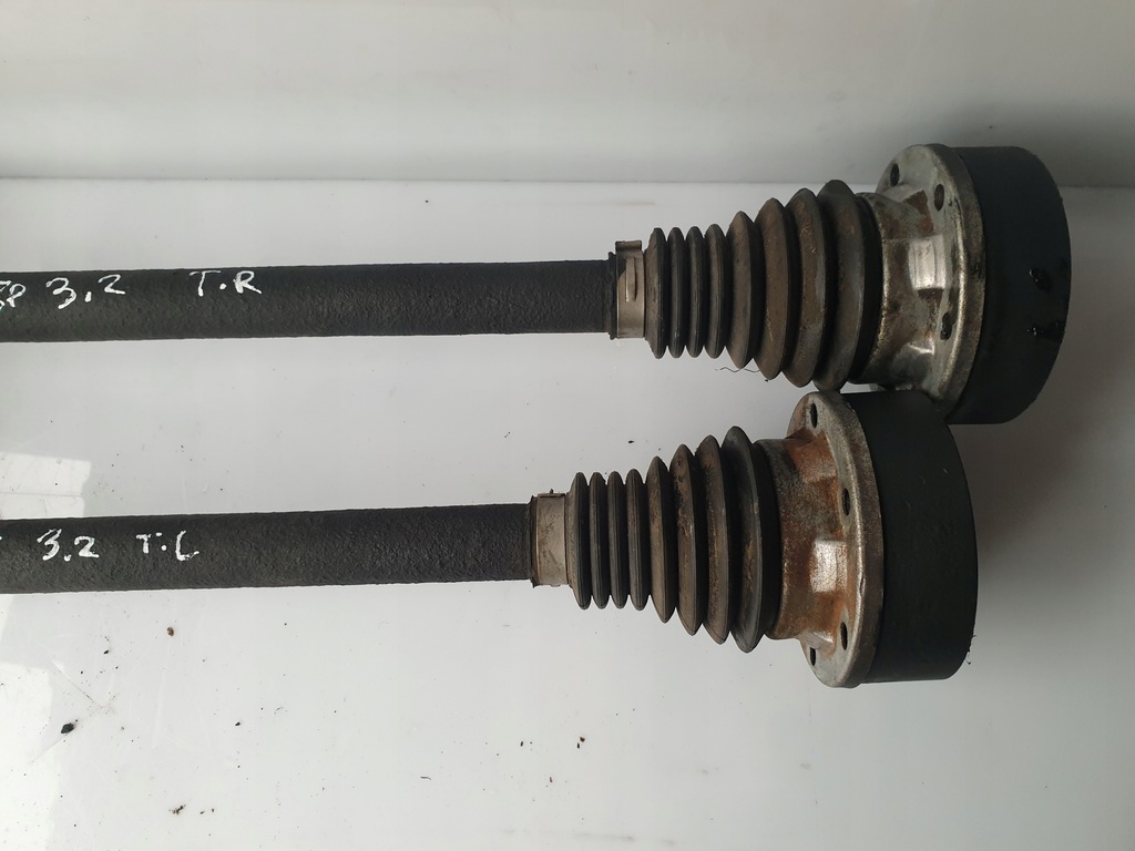 фото №3, Audi оригинальный номер 1k0501203a приводной вал задняя