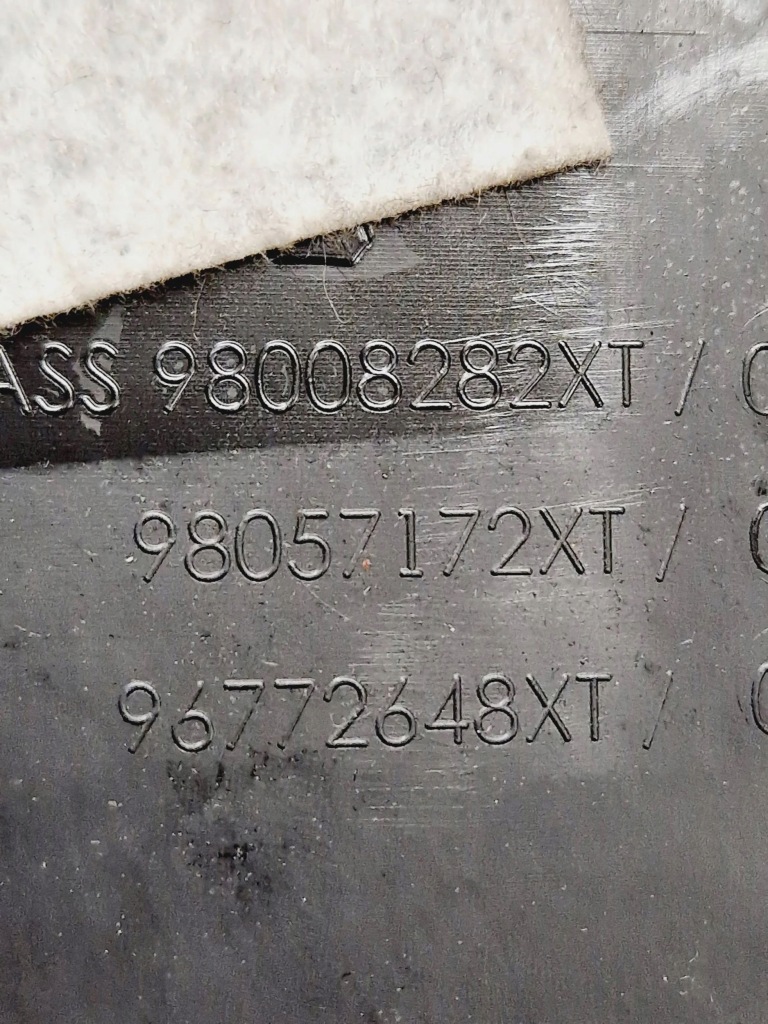 Peugeot 308 2014 жабо передні Оригінал