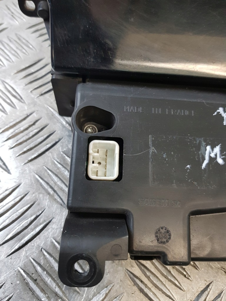 Панель 21655864-5 toyota yaris 1 рестайлінг  європа Доставка