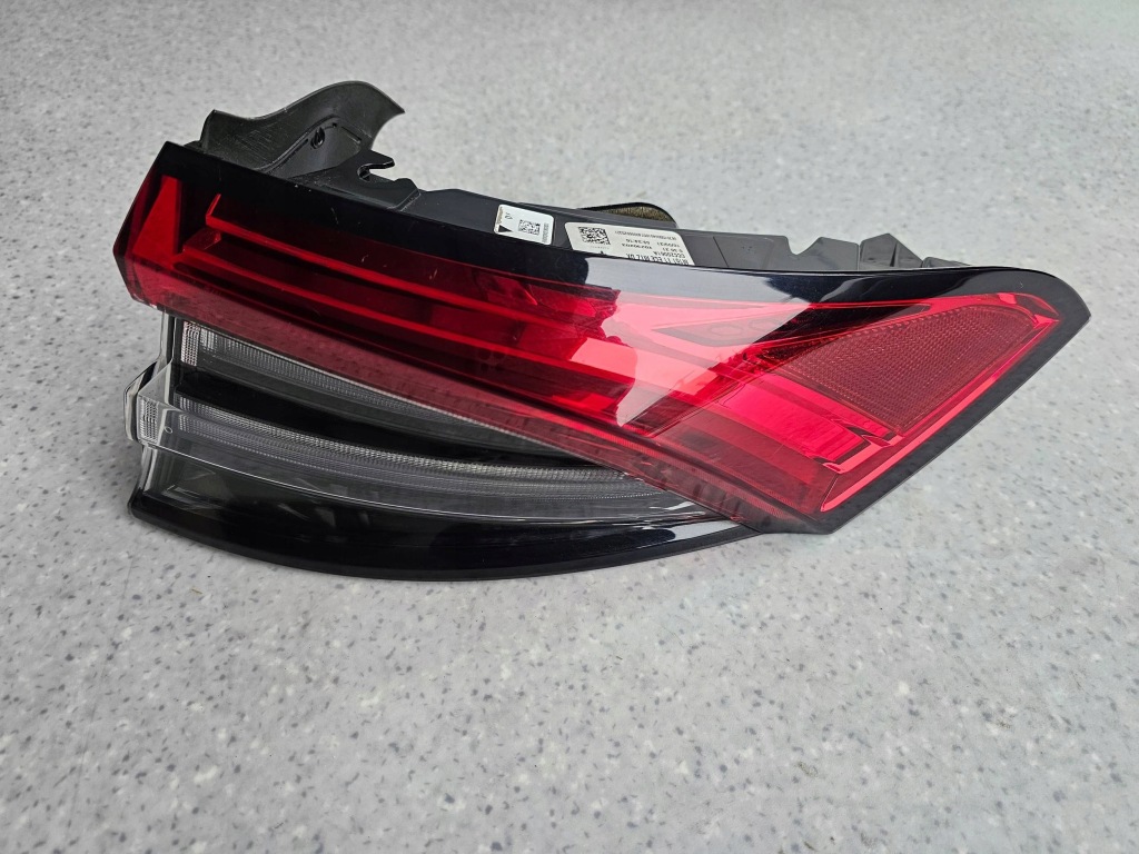 фото №1, Maserati levante m 161lift лампа правая задняя задняя 6701550940