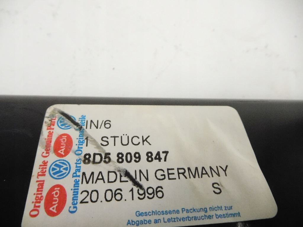 Порог сторона левая audi a4 8d5809847 в Украине