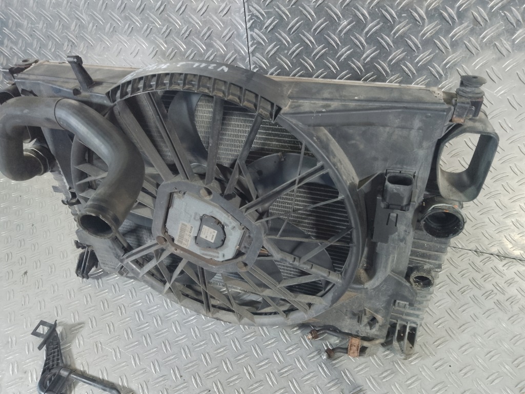 Mercedes e w211 02- радіатор води 2.7 cdi a2115003102 Зі Шроту