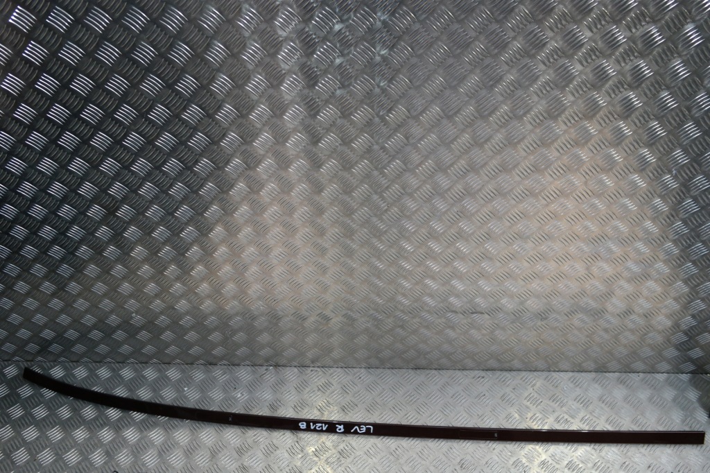 фото №1, Maserati levante молдинг кровельная правая 121b