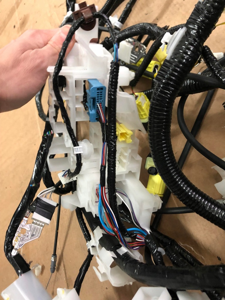 фото №5, Toyota yaris iv электропроводка жгут салона салон