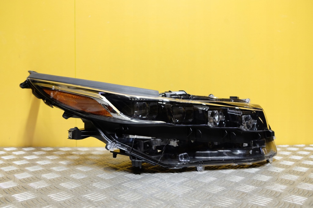 фото №1, Toyota prius prime 2017- фара лампа full led права usa