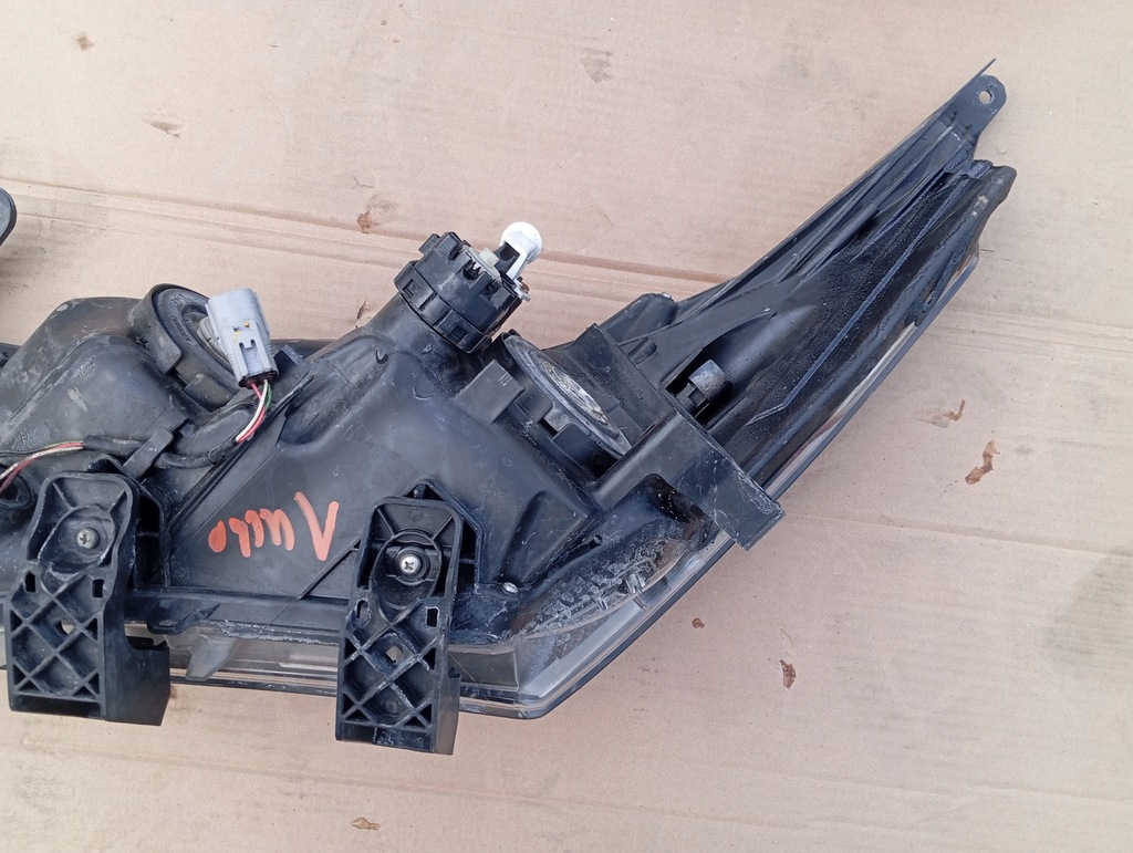 фото №16, Лампа правая фара правый передний toyota corolla e16 e18 led