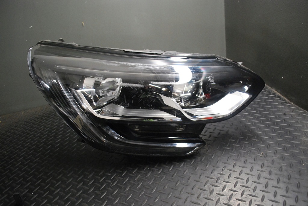 фото №1, Лампа led правый перед renault megane iv 90060925