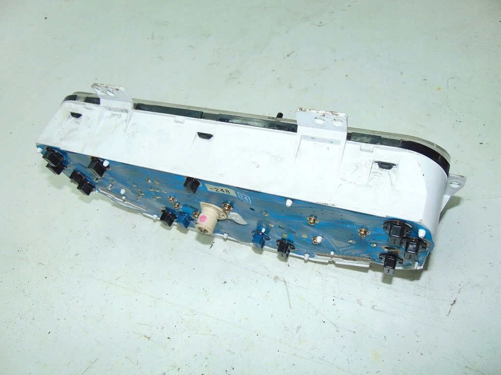 фото №11, Mazda demio 1.3 99r счетчик приборы przeb. 200350km