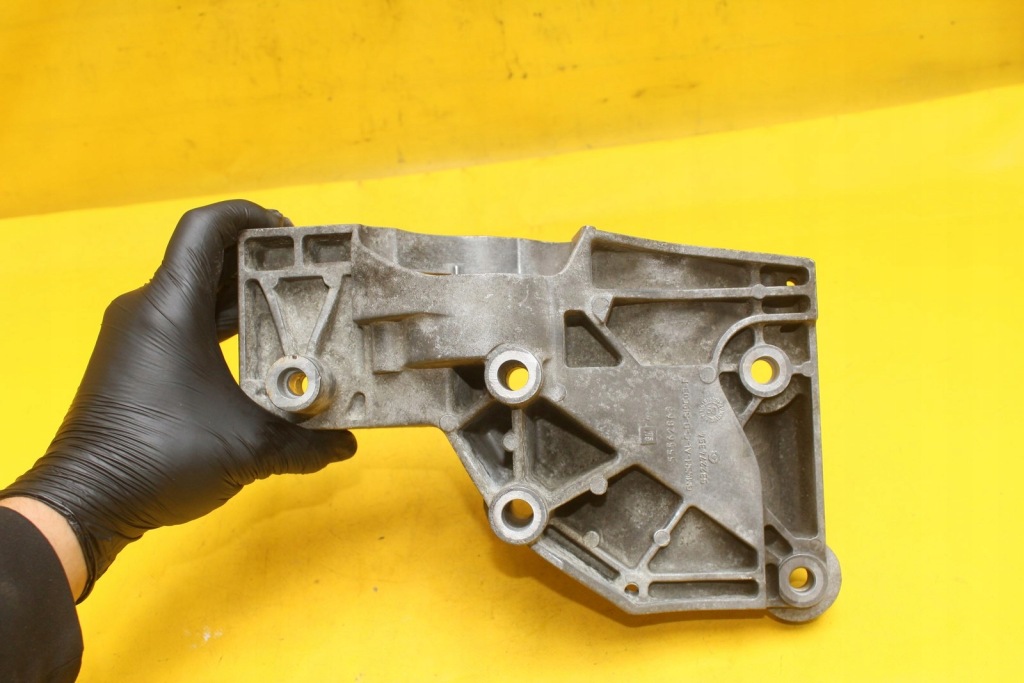 Кронштейн генератора insignia saab 2.0 cdti 55562863 Киев