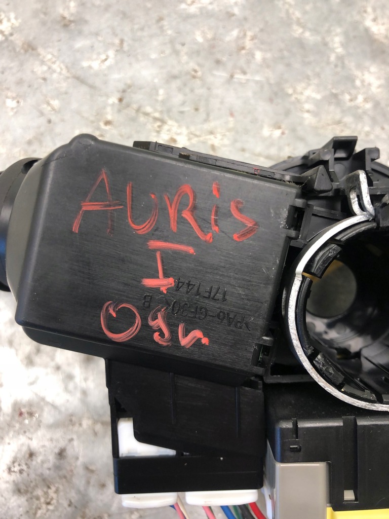 фото №9, Переключатель комбинированный toyota auris i 89245-02040