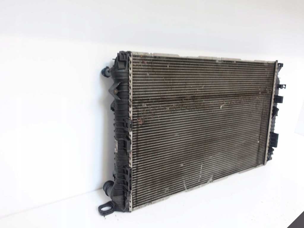 Audi q5 8r0 3.0 tdi радиатор воды повреждённая Киев