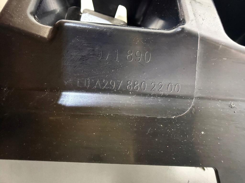 фото №7, Mercedes eqs v297 2023 задняя сторона правая кронштейн / кронштейн бампера заднего