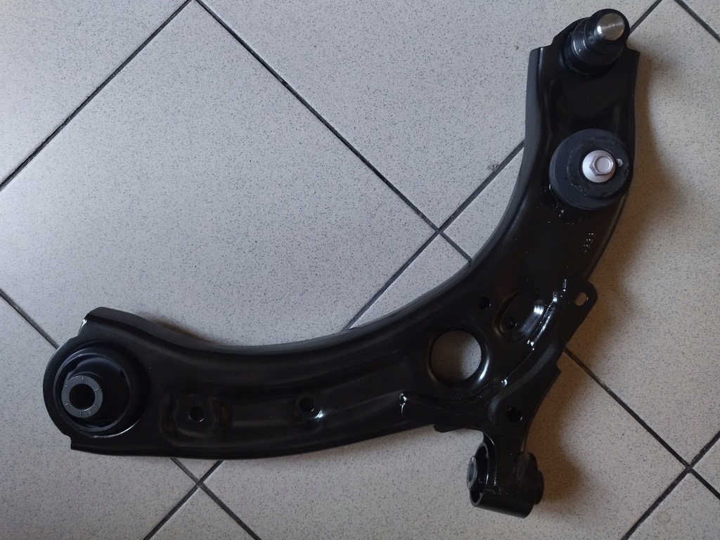 фото №1, Рычаг перед перед mazda 3 bp 2019- новый orginal